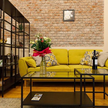 ティミショアラStylish Flat In The Heart Of Historical Centerアパートメント エクステリア 写真