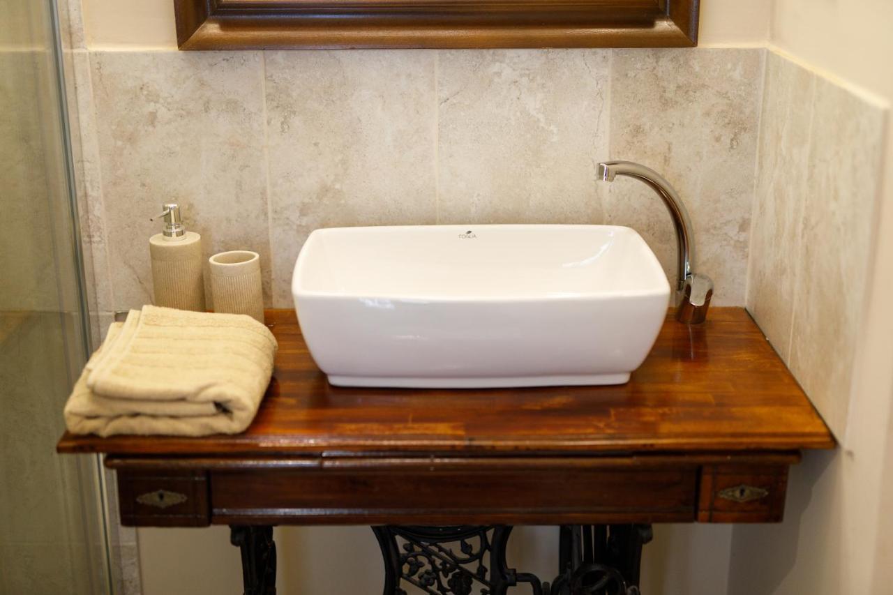ティミショアラStylish Flat In The Heart Of Historical Centerアパートメント エクステリア 写真