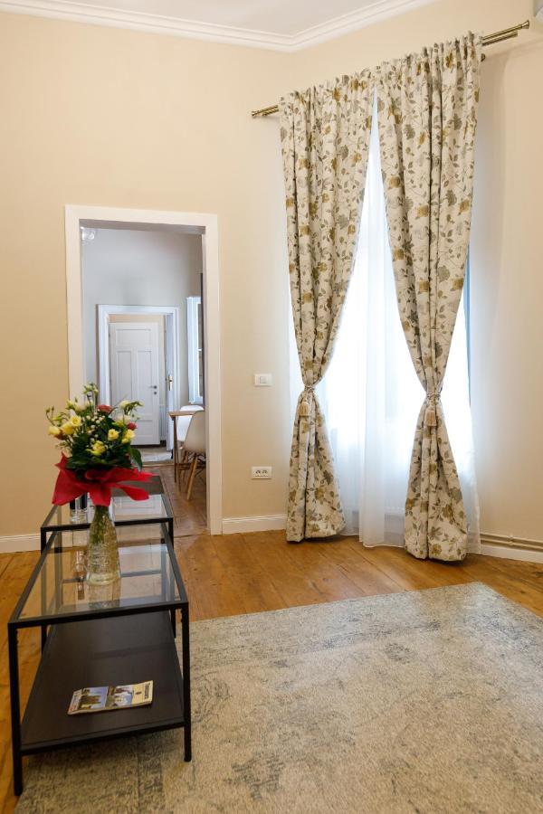 ティミショアラStylish Flat In The Heart Of Historical Centerアパートメント エクステリア 写真