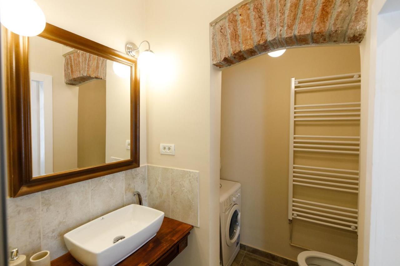 ティミショアラStylish Flat In The Heart Of Historical Centerアパートメント エクステリア 写真